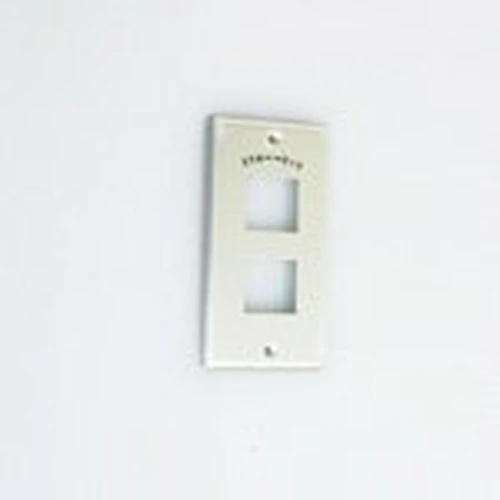 Twist Lock/Retaining Plate for Outlet, 15-A Dual-Horizontal